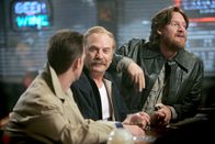 Monk – (v.li.) Jason Gray-Stanford (Lt. Randall Disher), Ted Levine (Capt. Leland Stottlemeyer), Donal Logue (Gully).