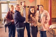 Die Läusemutter – Pina Kühr (Hannah Weihrauch), Michael Kessler (Stefan), Andreas Birkner (Walter Weimann), Tanya Erartsin (Mel Öztürk), Nadja Zwanziger (Kimberly Scheuermann).