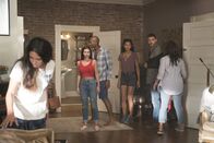 Mysterious Mermaids – Ryn (Eline Powell, vorne M.); Maddie Bishop (Fola Evans-Akingbola, hinten M.); Ben (Alex Roe, hinten r.)