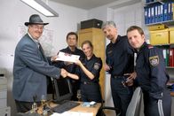 Oben ohne – (v.li.) Gerhard Zemann (Chefinspektor Zirmgiebel), Andreas Steppan (Gustl Horrowitz), Martina Schwab (Arabella Hürner), Manfred Dungl (Traugott Pimpf), Markus Reisenberger (Wührer).