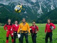 Die Bergretter – Die Bergretter 2015. Von links: Michael Dörfler (Robert Lohr), Tobias Herbrechter (Markus Brandl), Markus Kofler (Sebastian Ströbel), Katharina Strasser (Luise Bähr), Ben Marasek (Mirko Lang).