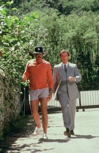 Magnum – Magnum (Tom Selleck, l.) soll für die Sicherheit von Präsident Manuel Ibenez sorgen, doch schon bald kommt ihm der Verdacht, dass ein Anschlag geplant ist ...
