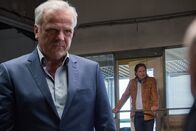 Wilsberg – Der Spediteur Hauke Tiedemann (Bernhard Schütz, li.) hat überall seine Finger im Spiel. Was planen er und Boris Johannsen (Steffen Münster) wirklich?