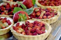 Im Bauch von ... – Walderdbeeren sind bei den Kunden auf dem Trionfale-Markt sehr begehrt. Die kleinen süßen Früchte werden für Desserts aller Art verwendet.