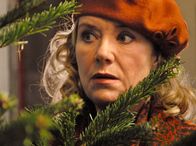 Oh Tannenbaum – Nicht unbedingt in Weihnachtsstimmung: Die "obdachlose" Rita (Jutta Speidel).