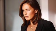 Law & Order: Special Victims Unit – Benson (Mariska Hargitay) ist zunächst schockiert, als sie von dem Elternpaar erfährt, dass dessen leibliche Tochter ebenfalls verschleppt wurde und niemand sie seitdem gesehen habe.