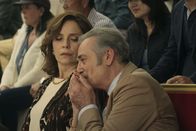 Das Netz - Power Play – Angela Tessari (Galatea Ranzi) und Presidente (Massimo Ghini)