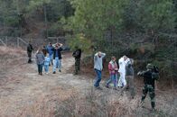 F.B.I. - Dem Verbrechen auf der Spur – The FBI and ATF surround the compound of a racist, anti-Semitic paramilitary group , but the members resist them for several days. Finally, the standoff is ended and agents get their men.