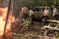 Der Ranger - Paradies Heimat – Als ein Brand im Nationalpark ausbricht müssen alle zusammen helfen, damit das Feuer sich nicht weiter ausbreitet. Jonas Waldek (Philipp Danne), Emilia Graf (Liza Tzschirner)