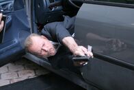 16 Blocks – Ein Krimineller muss 16 Blocks weit in ein Gerichtsgebäude gebracht werden. Ein scheinbar einfacher Auftrag für den New Yorker Cop Jack Mosley (Bruce Willis), doch wie durch Zufall finden sich allerhand Hindernisse am Wegesrand ...