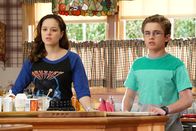 The Goldbergs – Hayley Orrantia (Erica Goldberg), Sean Giambrone (Adam Goldberg).