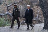 Navy CIS – Sheriff Marcus Mayes (Charles Carpenter, l.); Leroy Jethro Gibbs (Mark Harmon, r.)