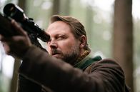 Watzmann ermittelt – Clemens von Mahnfeld (Maximilian Ergert) auf der Jagd.