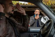 Der Staatsanwalt – Oberkommissar Max Fischer (Max Hemmersdorfer, r.) stellt den verdächtigen Oliver Speer (Stefan Graf, l.) zur Rede.
