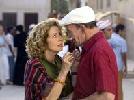 Das Traumhotel – In dem sympathischen Holger (Michael Mendl) findet Anna (Michaela May) endlich ihre große Liebe - sie ahnt nicht, dass er etwas vor ihr verbirgt.