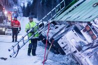 Ice Road Rescue - Extremrettung in Norwegen – Overhalla, Norway - (Left to Right) Ole Henrik Blengsli and Tor Arne Øyen in action. Tor Arne is carrying a ladder and wants to use it to get on the top of the truck to attach the wire.