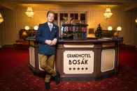 Der dritte Wunsch – Vincent Bosak Junior (Jan Maršál) im Hotel