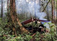 Der Äquator - Breitengrad der Extreme – Borneo: Ein temporäres Nachtlager im Urwald von Ba Jawi (Copyright SRF)