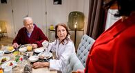 Sturm der Liebe – ARD STURM DER LIEBE FOLGE 4650 Uhr im ERSTEN. Mona (Daniela Ziegler, m.) und Werner (Dirk Galuba l.) lassen sich ihr frisches Liebesglück nicht von Sophia ( Krista Brikner, r.) verderben.