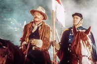 Der Teufelshauptmann – Nathan Brittles (John Wayne, li.) und sein Scout Sergeant Tyree (Ben Johnson, re.) reiten als Unterhändler zu den Indianern