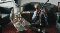 Parlament – Konrad (Martin Brambach) als Rockstar.