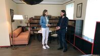 Landpartie – Heike Götz mit Museumsleiter Dr. Stefan Knüppel im ehemaligen Wohnzimmer des Schriftstellers Hans Fallada in Carwitz.