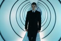 Gattaca – Vincent (Ethan Hawke) kennt sich im Unternehmen Gattaca durch seine frühere Tätigkeit als Putzkraft aus.