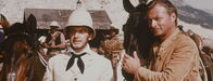 Winnetou II – Nach wie vor treibt der spleenige Lord Castlepool (Eddi Arent, l.) im Wilden Westen sein Unwesen. Doch Old Shatterhand (Lex Barker, r.) nimmt's gelassen ...