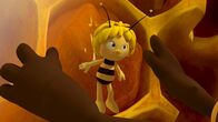 Die Biene Maja – Maja versucht Momo aufzuhalten.