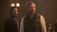 The Luminaries – Emery Staines (Himesh Patel, l.); Francis Carver (Marton Csokas, r.)