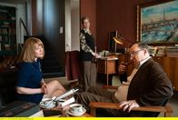 Alice – Alice (Nina Gummich) mit Jean Paul Sarte (Charlie Nelson) und Simone de Beauvoir (Sarah Chaumette).