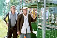 Der schwarze Löwe – (v.li.) Lukas Resetarits (Joe), Wolfgang Böck (Fred).