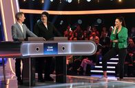 Quizduell-Olymp – Quizmasterin Esther Sedlaczek (r.) mit den Kandidaten des Teams "Bühne": Michael Kessler (l.) und Torsten Sträter (2.v.l.), beide Comedians.