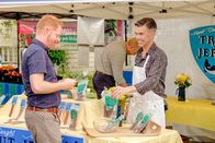 Modern Family – Jesse Tyler Ferguson (Mitchell Pritchett), Matt McGrath (Simon).