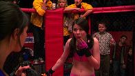 iCarly – Carly Shay (Miranda Cosgrove, vorne, r.)