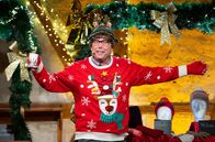 Comedy Scheune – Mit ein paar Tassen Glühwein im Blut kommt bei Mattheis (Franz Auber / Hillu’s Herzdropfa) gleich viel mehr Besinnlichkeit auf.