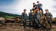 Timber Kings - Blockhaus-Paläste XXL – L-R: Bryan Reid Junior, Bryan Reid Senior, Joel Roorda (oben), Peter Arnold, André Chevigny (oben), Beat Schwaller