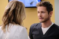Atlanta Medical – Emily VanCamp (Nicolette Nevin), Matt Czuchry (Dr. Conrad Hawkins).