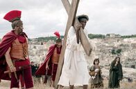 Das Neue Evangelium – Jesus (Yvan Sagnet) auf dem Kreuzweg