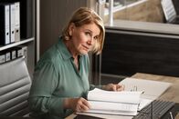 Marie Brand – Marie Brand (Mariele Millowitsch) bekommt mit, dass Dr. Engler und Jürgen Simmel etwas im Schilde führen.