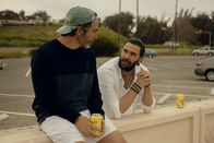 Based on a True Story - Sprich oder stirb! – Nathan Bartlett (Chris Messina, l.); Matt Pierce (Tom Bateman, r.)