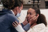 Grey's Anatomy – Mutter sorgt sich um ihre Tochter: Sophina Brown als Joyce Williams, Makayla Lysiak als Jada Williams