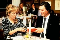 Monaco Franze - Der ewige Stenz – Gisela Schneeberger (Elli), Helmut Fischer (Monaco Franze).