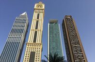 Magic Cities – PHOENIX MAGIC CITIES, "Dubai " Uhr. Dubai ist die Stadt der vielen künstlichen Oasen, die Stadt der architektonischen Superlative. Höher, größer, gigantischer, das scheint das Motto.