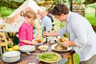 Jamie Oliver: Together - Alle an einem Tisch – Jamie Oliver und Familie Die Verwendung des sendungsbezogenen Materials ist nur mit dem Hinweis und Verlinkung auf TVNOW gestattet.