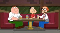Family Guy – Gemeinsam hecken Peter (l.), Quagmire (M.) und Mort (r.) einen riskanten Plan aus ...