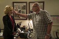 Modern Family – L-R: Claire Dunphy (Julie Bowen) und Jay Pritchett (Ed O'Neill)