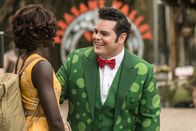 Little Monsters – Miss Caroline (Lupita Nyong'o, l.); Teddy McGiggle (Josh Gad, r.)