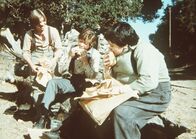 Unsere kleine Farm – Willie (Jonathan Gilbert, M.) und Elmer (J. Brennan Smith, r.) veranstalten ein Wettessen.
