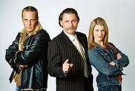 Lenßen & Partner – Ingo Lenßen (M.) mit den Ermittlern Christian Storm (l.) und Katja Hansen (r.).